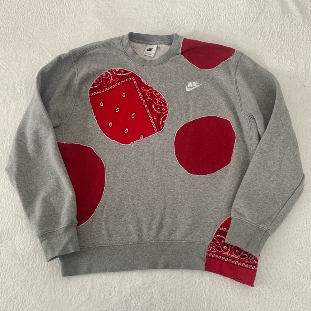 Women’s Medium NIKE Oversized Gray Red Bandana Custom Crewneck Sweatshirt